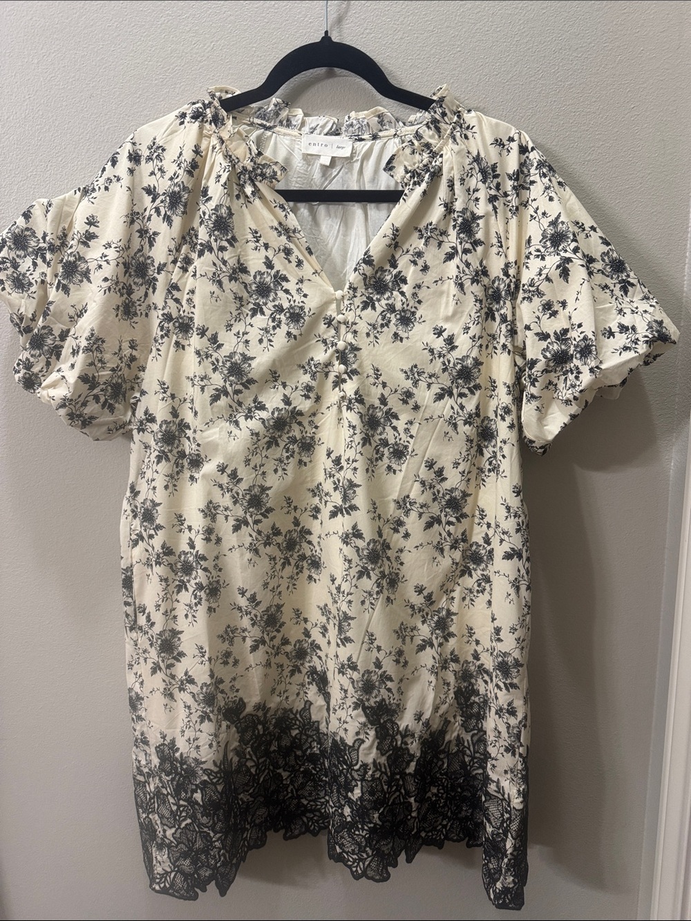 entro Cream and Black Floral Ruffle Neck Tunic